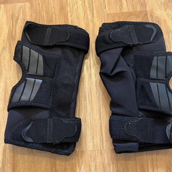 Ossur Formfit® Tracker Knee Brace - Picture 2 of 9